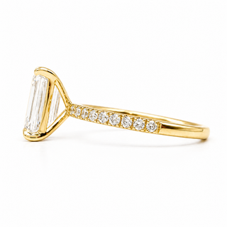 Emerald Cut with Pavé Band – Lab-Grown Diamond – 14K/18K Yellow Gold – 18 Side Stones