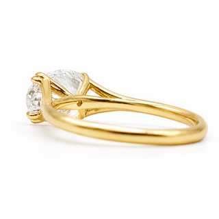 Oval Brilliant Solitaire Ring – Lab Grown Diamond – 14K/18K Yellow Gold