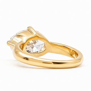 Oval Brilliant Solitaire Ring – Lab Grown Diamond – 14K/18K Yellow Gold