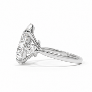 Pear Shape 3 Stone Ring – Lab Grown Diamond – 14K/18K White Gold – 2 Side Stones