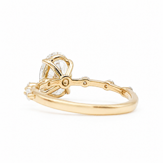 Oval Brilliant Pavé Ring– Lab-Grown Diamond – 14K/18K Yellow Gold – 6 Side Stones
