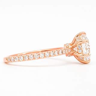 טבעת יהלום עגולה מבריקה 1.00-5.00 קראט – יהלום מעבדה – זהב צהוב 14 או 18 קראט - 18 אבני צד