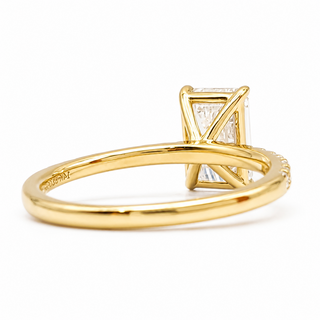 Emerald Cut with Pavé Band – Lab-Grown Diamond – 14K/18K Yellow Gold – 18 Side Stones