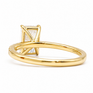 Emerald Cut with Pavé Band – Lab-Grown Diamond – 14K/18K Yellow Gold – 18 Side Stones
