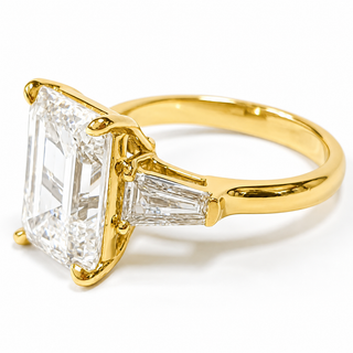 Emerald Cut with 2 Tapers Ring – Lab-Grown Diamond – 14K/18K Yellow Gold – 2 Side Stones