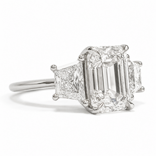 Emerald Cut with 2 Tapers Ring – Lab-Grown Diamond – 14K/18K White Gold – 2 Side Stones