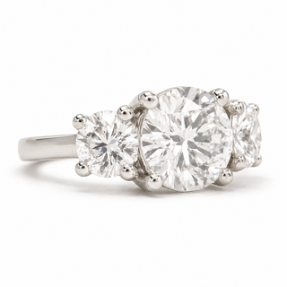 Round Brilliant 3 Stone Ring – Lab Grown Diamond – 14K/18K Gold – 2 Side Stones