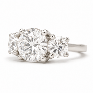 Round Brilliant 3 Stone Ring – Lab Grown Diamond – 14K/18K Gold – 2 Side Stones