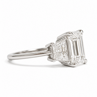Emerald Cut with 2 Tapers Ring – Lab-Grown Diamond – 14K/18K White Gold – 2 Side Stones