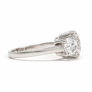 Round Brilliant 3 Stone Ring – Lab Grown Diamond – 14K/18K Gold – 2 Side Stones