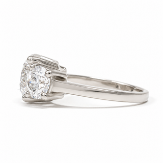 Round Brilliant 3 Stone Ring – Lab Grown Diamond – 14K/18K Gold – 2 Side Stones