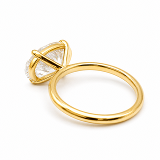 Oval Brilliant Solitaire Ring – Lab Grown Diamond – 14K/18K Yellow Gold