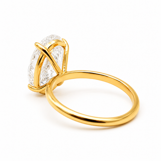 Oval Brilliant Solitaire Ring – Lab Grown Diamond – 14K/18K White Gold