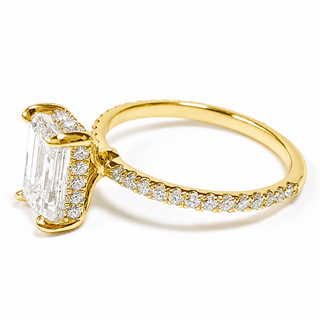 Emerald Cut with Pavé Band and Hidden Halo – Lab-Grown Diamond – 14K/18K Yellow Gold – 42 Side Stones