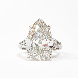 Pear Shape 3 Stone Ring – Lab Grown Diamond – 14K/18K White Gold – 2 Side Stones