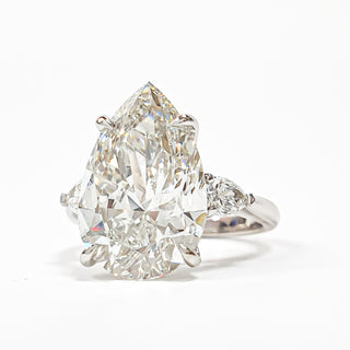 Pear Shape 3 Stone Ring – Lab Grown Diamond – 14K/18K White Gold – 2 Side Stones