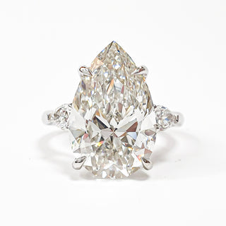 Pear Shape 3 Stone Ring – Lab Grown Diamond – 14K/18K White Gold – 2 Side Stones
