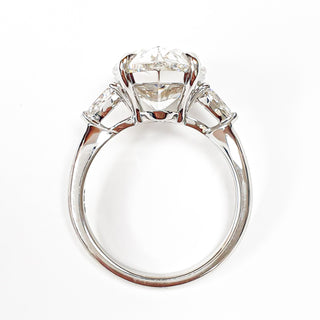 Pear Shape 3 Stone Ring – Lab Grown Diamond – 14K/18K White Gold – 2 Side Stones