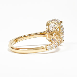 Oval Brilliant Pavé Ring with Hidden Halo – Lab Grown Diamond – 14K/18K Yellow Gold – 44 Side Stones