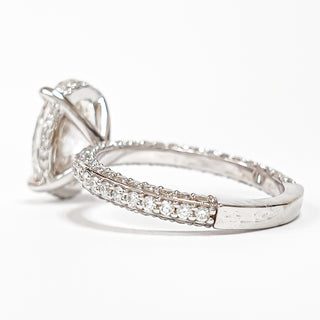 טבעת יהלום עגולה מבריקה 1.00-5.00 קראט – יהלום מעבדה – זהב צהוב 14 או 18 קראט - 18 אבני צד