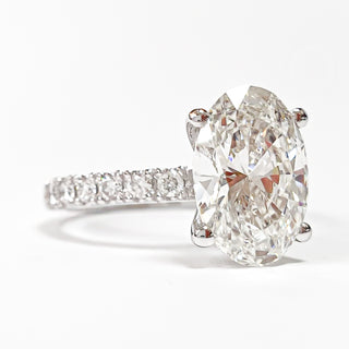 Oval Brilliant Pavé Ring – Lab Grown Diamond – 14K/18K White Gold – 12 Side Stones