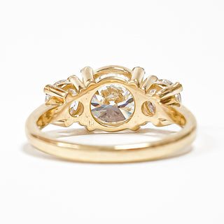 Round Brilliant 3 Stone Ring – Lab Grown Diamond – 14K/18K Yellow Gold – 2 Side Stones