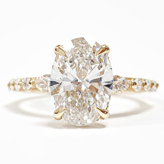 טבעת יהלום עגולה מבריקה 1.00-5.00 קראט – יהלום מעבדה – זהב צהוב 14 או 18 קראט - 18 אבני צד