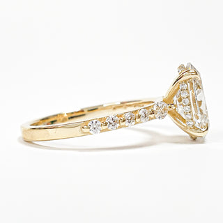 טבעת יהלום עגולה מבריקה 1.00-5.00 קראט – יהלום מעבדה – זהב צהוב 14 או 18 קראט - 18 אבני צד