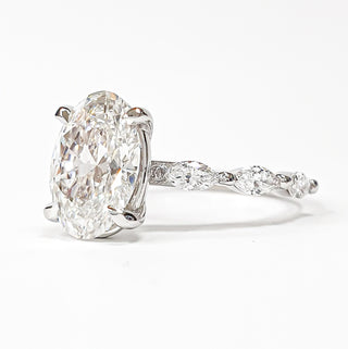 Oval Brilliant with Marquise Band Ring – Lab-Grown Diamond – 14K/18K White Gold – 6 Side Stones