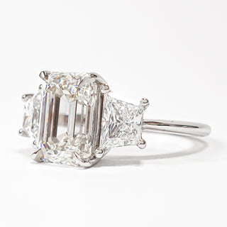 Emerald Cut with 2 Tapers Ring – Lab-Grown Diamond – 14K/18K White Gold – 2 Side Stones