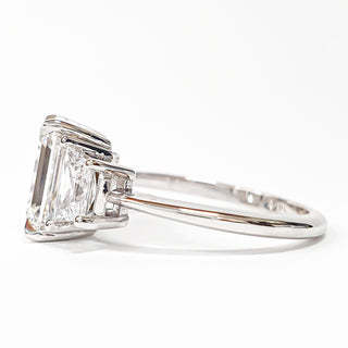 טבעת יהלום עגולה מבריקה 1.00-5.00 קראט – יהלום מעבדה – זהב צהוב 14 או 18 קראט - 18 אבני צד