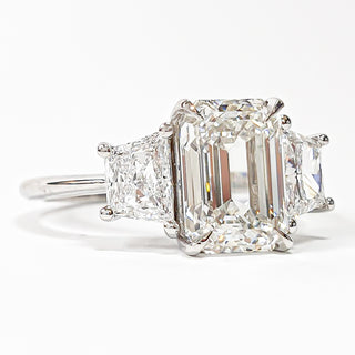 טבעת יהלום עגולה מבריקה 1.00-5.00 קראט – יהלום מעבדה – זהב צהוב 14 או 18 קראט - 18 אבני צד