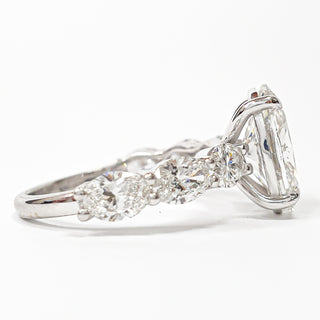 טבעת יהלום עגולה מבריקה 1.00-5.00 קראט – יהלום מעבדה – זהב צהוב 14 או 18 קראט - 18 אבני צד