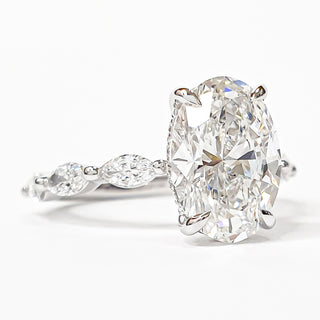 טבעת יהלום עגולה מבריקה 1.00-5.00 קראט – יהלום מעבדה – זהב צהוב 14 או 18 קראט - 18 אבני צד