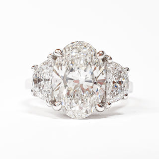 Oval Brilliant 3 Stone Ring – Lab Grown Diamond – 14K/18K White Gold – 2 Side Stones