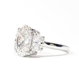 Oval Brilliant 3 Stone Ring – Lab Grown Diamond – 14K/18K White Gold – 2 Side Stones