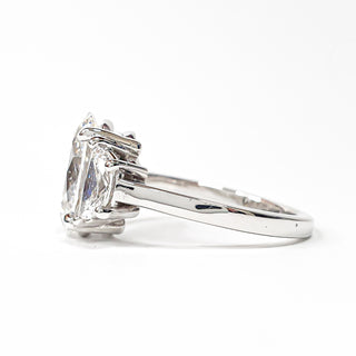 Oval Brilliant 3 Stone Ring – Lab Grown Diamond – 14K/18K White Gold – 2 Side Stones