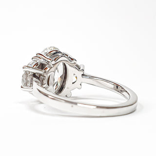 Oval Brilliant 3 Stone Ring – Lab Grown Diamond – 14K/18K White Gold – 2 Side Stones