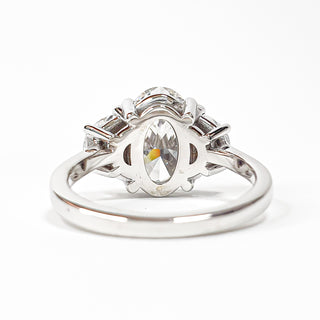 Oval Brilliant 3 Stone Ring – Lab Grown Diamond – 14K/18K White Gold – 2 Side Stones