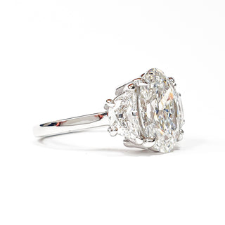 Oval Brilliant 3 Stone Ring – Lab Grown Diamond – 14K/18K White Gold – 2 Side Stones