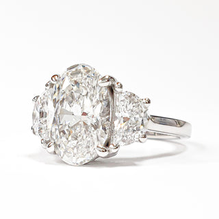 Oval Brilliant 3 Stone Ring – Lab Grown Diamond – 14K/18K White Gold – 2 Side Stones