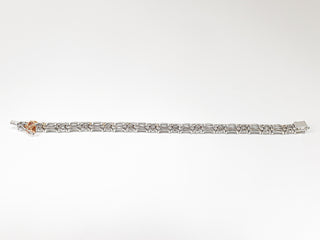 צמיד טניס משובץ ביהלומי מעבדה עגולים ואמרלדים 32.50 קראט | מתועדת IGI | זהב לבן 18 קראט 22.31 גרם End Date: 21/02/2026