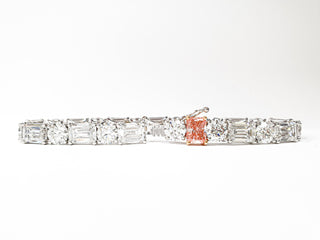 צמיד טניס משובץ ביהלומי מעבדה עגולים ואמרלדים 32.50 קראט | מתועדת IGI | זהב לבן 18 קראט 22.31 גרם End Date: 21/02/2026