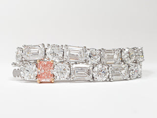 צמיד טניס משובץ ביהלומי מעבדה עגולים ואמרלדים 32.50 קראט | מתועדת IGI | זהב לבן 18 קראט 22.31 גרם End Date: 21/02/2026