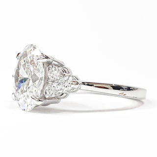 Oval Brilliant Ring – Lab Grown Diamond – 14K/18K White Gold – 6 Side Stones