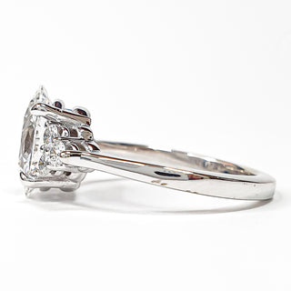 Oval Brilliant Ring – Lab Grown Diamond – 14K/18K White Gold – 6 Side Stones