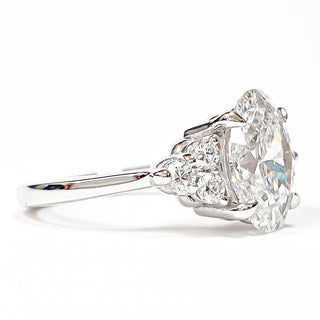 Oval Brilliant Ring – Lab Grown Diamond – 14K/18K White Gold – 6 Side Stones