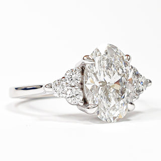 Oval Brilliant Ring – Lab Grown Diamond – 14K/18K White Gold – 6 Side Stones