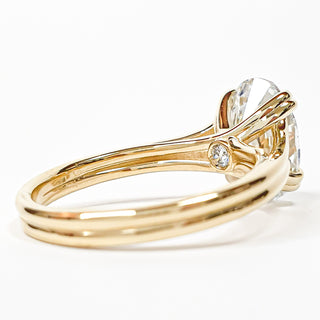 Oval Brilliant Split Band Solitaire Ring – Lab Grown Diamond – 14K/18K Yellow Gold - 1 Side StoneSplit Band