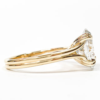Oval Brilliant Split Band Solitaire Ring – Lab Grown Diamond – 14K/18K Yellow Gold - 1 Side StoneSplit Band